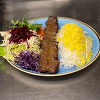 Tchendjeh Kebab mit Reis und Salat